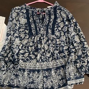 Lucky Brand 2x long sleeve blue and white top.